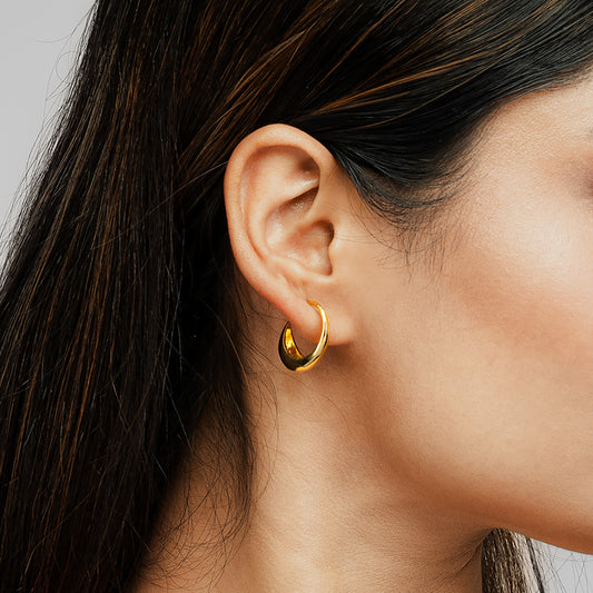 Model wearing Gulban 18k gold-plated mini hoop earrings – minimal, everyday demi-fine jewelry for women